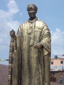 A statue of Nab Ayieta Azantilow infront of the Palace in Sandema